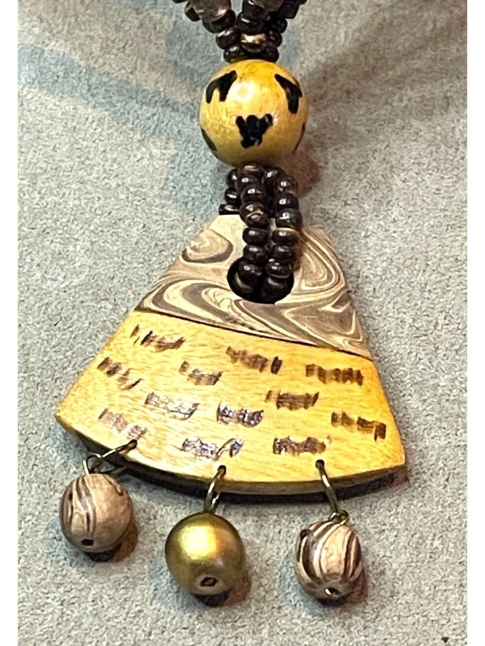 Vintage 90s Artisan Bohemian Multi Strand Seed Bead & Textured Wooden Pendant Ne